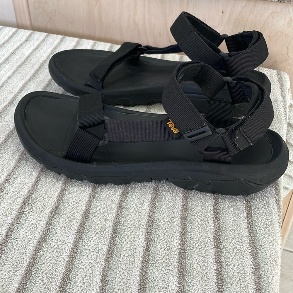 Men’s Black Hurricane Teva sandals size 11